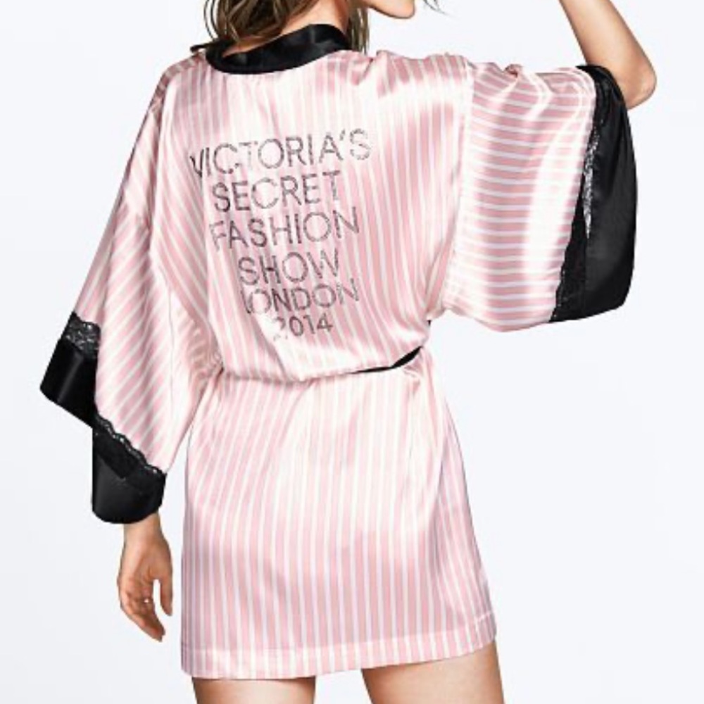 Never Worn Rare 2014 VS Fashion Show Robe